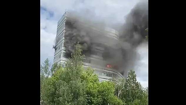 Moskova'da bir binada çıkan yangında 6 kişi öldü
