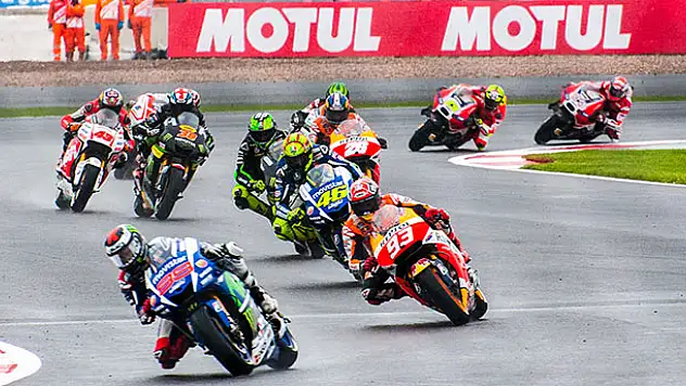 MotoGP'de iptaller sürüyor