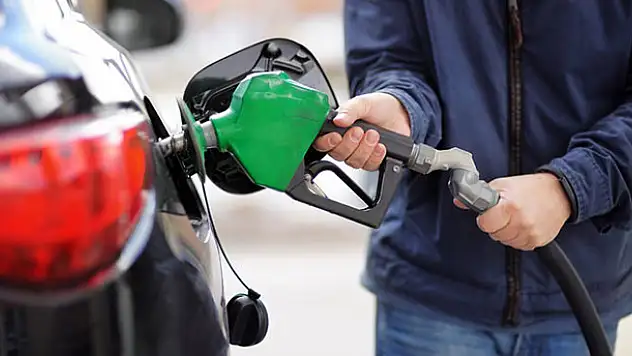 Motorin ve benzine gelen zam bugün yürürlüğe girdi