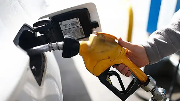 Motorinde 8 kuruş indirim