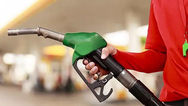 Motorine bir kez daha indirim geliyor! 1 lira 34 kuruş ucuzlayacak