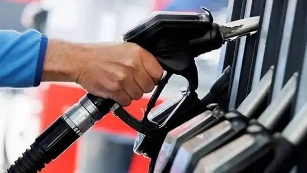 Motorine  zam geliyor! Birçok ilde motorinin litresi 44 lirayı geçecek! 
