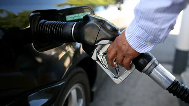 Motorinin litre fiyatına 1 lira 14 kuruş zam geldi