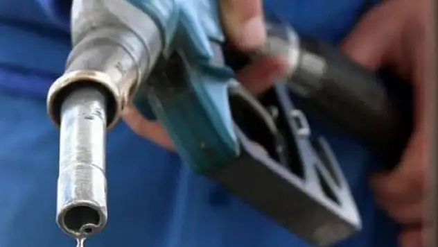 Motorinin litresine 17 kuruş zam yapıldı