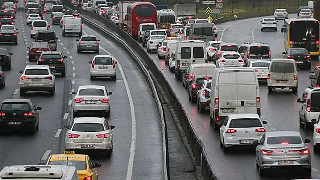 Motorlu Taşıtlar Vergisi (MTV) yeniden değerleme oranı 36.2'den yüzde 25'e indi! Resmi Gazete'de yayınlandı... İşte model ve motoruna göre yeni vergiler