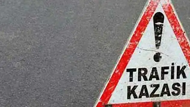 Motosiklet aydınlatma direğine çarptı: 1 yaralı