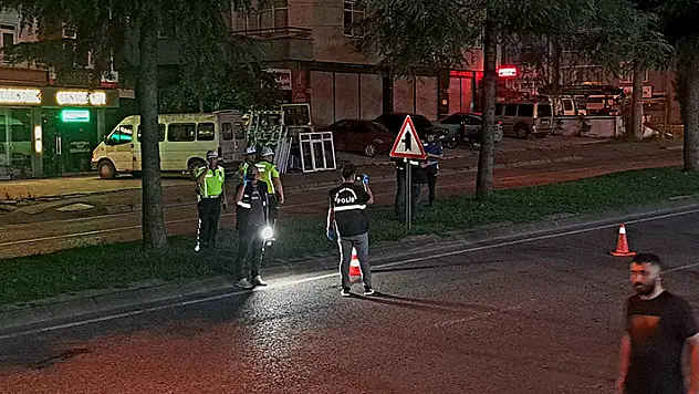Motosiklet, baba ile kızına çarptı: 1 ölü, 2 yaralı
