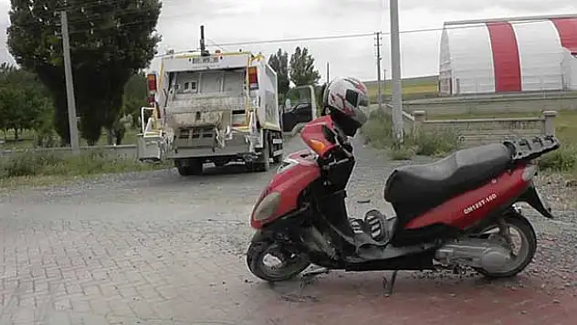 Motosiklet Çöp Kamyonuna Çarptı: 1 Yaralı