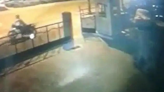Motosiklet hırsızları güvenlik kamerasında
