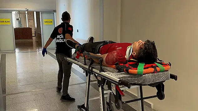 Motosiklet ile otomobil çarpıştı: 2 yaralı