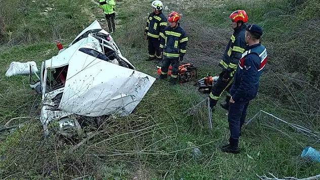 Motosiklet ile otomobilin karıştığı kazada 3 kişi öldü
