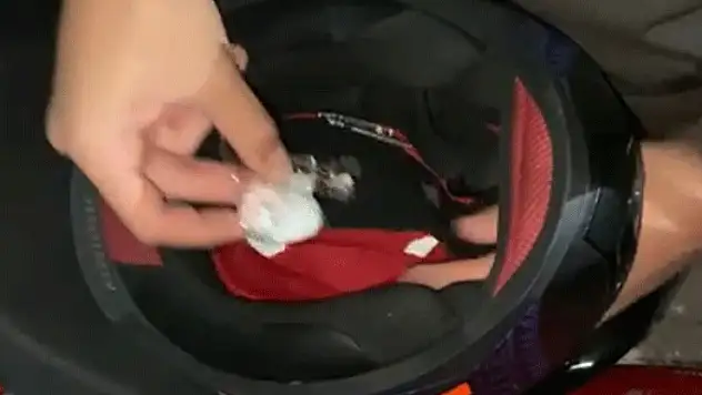 Motosiklet kaskına gizlenmiş uyuşturucu ele geçirildi