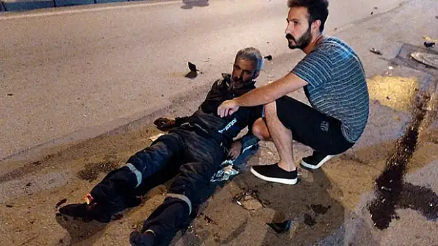 Motosiklet otomobile çarptı: Sürücüsünün ayak bileği koptu