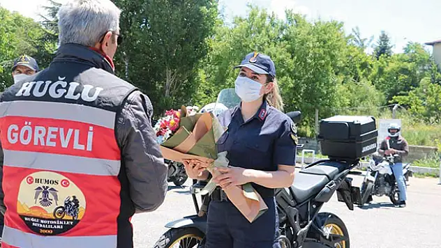 Motosiklet tutkunlarından jandarma teşkilatı için saygı sürüşü etkinliği