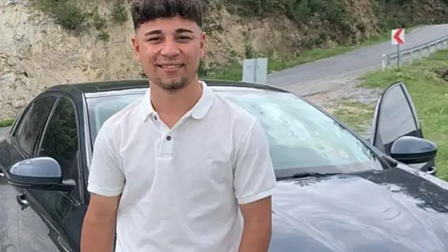 Motosiklet yarışı yapan 18 yaşındaki genç kamyonete çarpıp öldü