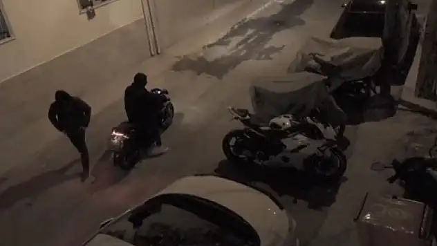 Motosikletin hız göstergesini çaldılar