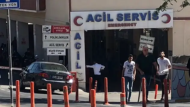 Motosikletli 2 kişiden kuaför dükkanına silahlı saldırı 2 yaralı

