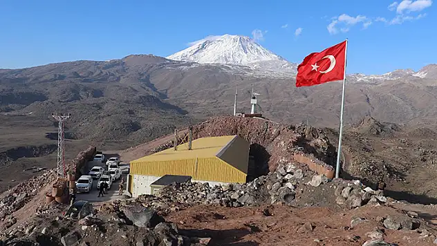 MSB'den akıllı ve kameralı telefon kararı... Operasyon ve harekat bölgelerinde kullanımı yasaklandı