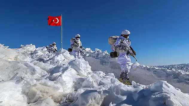 MSB: Irak ve Suriye'nin kuzeyi dahil son bir haftada 63 terörist etkisiz hale getirildi
