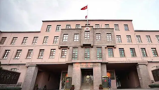 MSB: İran'dan ateşlenip Türk hava sahasına giren balistik mühimmat NATO unsurlarınca etkisiz hale getirildi