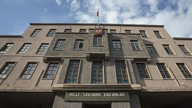 MSB: Skorsky tipi bir helikopterimiz ikmal faaliyeti sırasında kaza kırıma uğramıştır
