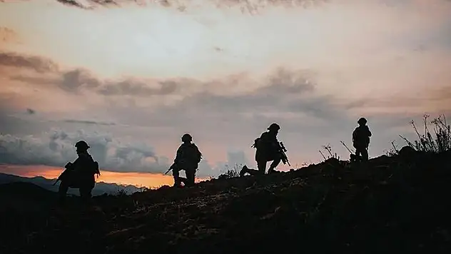 MSB: Son bir haftada, Irak'ın kuzeyindeki barınma alanlarından kaçan 3 PKK'lı terörist teslim oldu