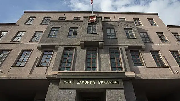 MSB: Suriye'de 18 rejim unsuru teslim edildi