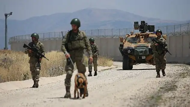 MSB: Türkiye'ye girmeye çalışan 1'i PKK'lı 4 kişi yakalandı
