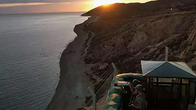 MSB: Yunanistan'dan ülkemize geçmeye çalışan 2'si FETÖ mensubu 3 kişi yakalandı
