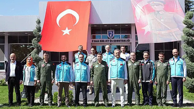 Müdür Yavuz'dan 3'üncü Ana Jet Üs Komutanlığına ziyaret