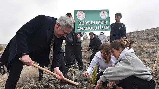 Müdür Yiğit fidan dikme etkinliğine katıldı