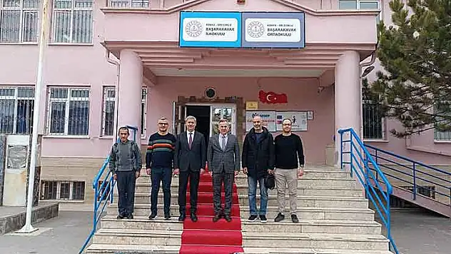 Müdür Yiğit, öğrencilerle bir araya gelmeye devam ediyor