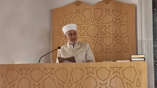 Müftü Taş, İsmil Merkez Camii'nde cemaatle buluştu
