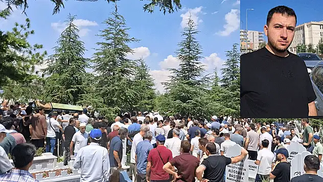 Müftü Yorulmaz'ın oğlu son yolculuğuna uğurlandı