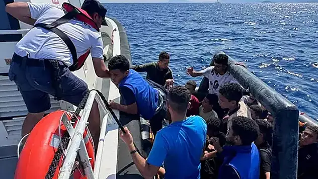 Muğla açıklarında 89 düzensiz göçmen kurtarıldı
