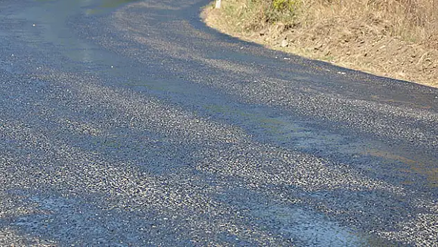 Muğla'da aşırı sıcaktan asfalt eridi