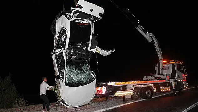 Muğla'da dere yatağına yuvarlanan otomobildeki 2 kişi öldü, 2 kişi yaralandı
