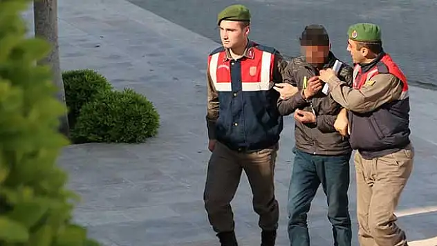 Muğla'da kaçakları taşıyan bot battı