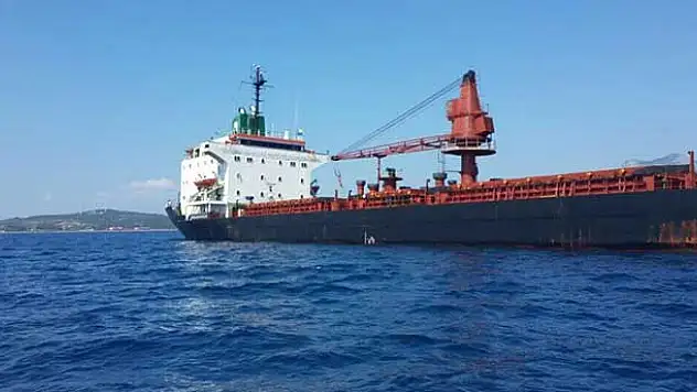 Muğla'da kuru yük gemisi batma tehlikesi atlattı