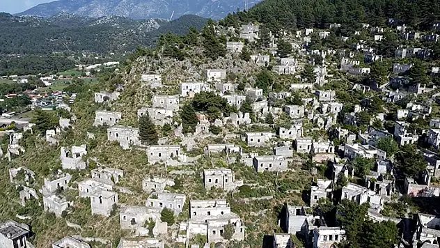 Muğla'nın 'hayalet köyü', havadan görüntülendi
