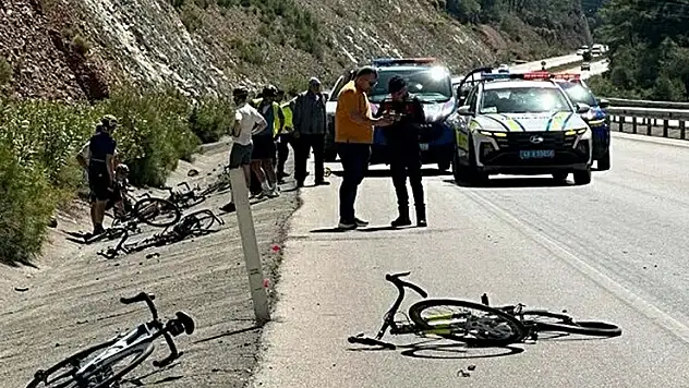 Muğla'da otomobilin bisikletli gruba çarptığı kazada ölü sayısı 2'ye yükseldi