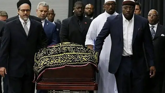 Muhammed Ali'nin tabutunu taşıyan tek Türk