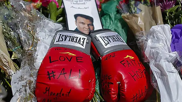 Muhammed Ali son yolculuğuna uğurlanıyor