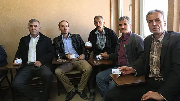 Muhtarlara 'Gönüllü Kart' dağıtıldı