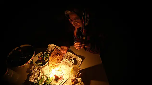 Mum ışığında sahur!
