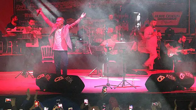 Mümin Sarıkaya, Beyşehir'de hayranlarıyla buluştu