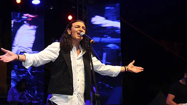 Murat Kekilli'den 'rahmetli Bülent Ersoy' gafı