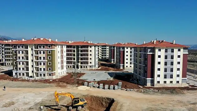 Murat Kurum: İlk etapta yapacağımız 855 konutumuz için ilk kazmayı vurduk