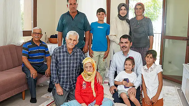 Murat Kurum, Manavgat'taki yangınzedeye sözünü tuttu

