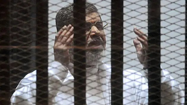 Mursi hakkındaki ömür boyu hapis kararı bozuldu